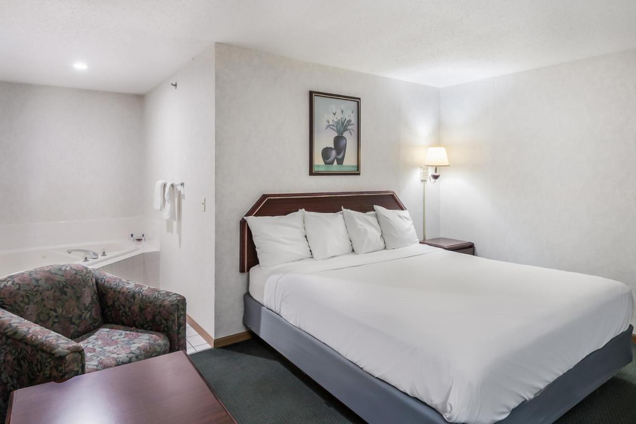 Americas Best Value Inn-Wenona Exterior photo